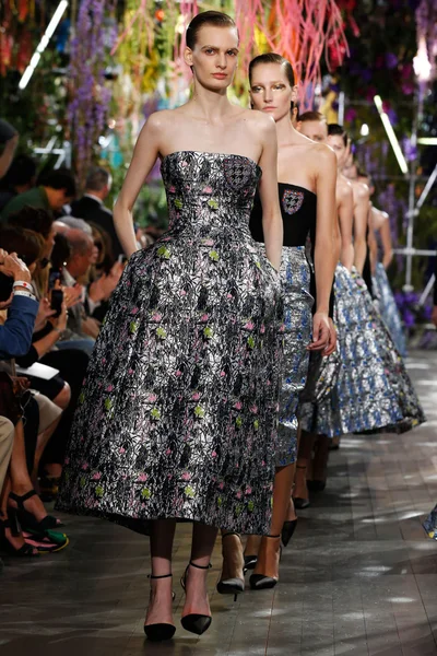 Look 54